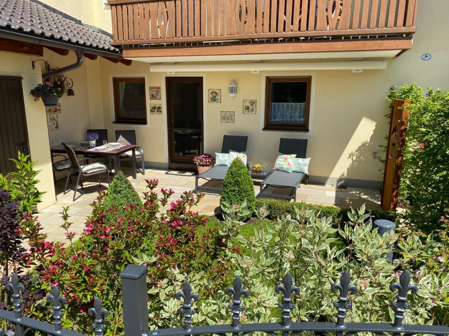 Alpenappartement Traumzeit - Pool / Eigene Terrasse / Garten Bernau am Chiemsee Exterior photo